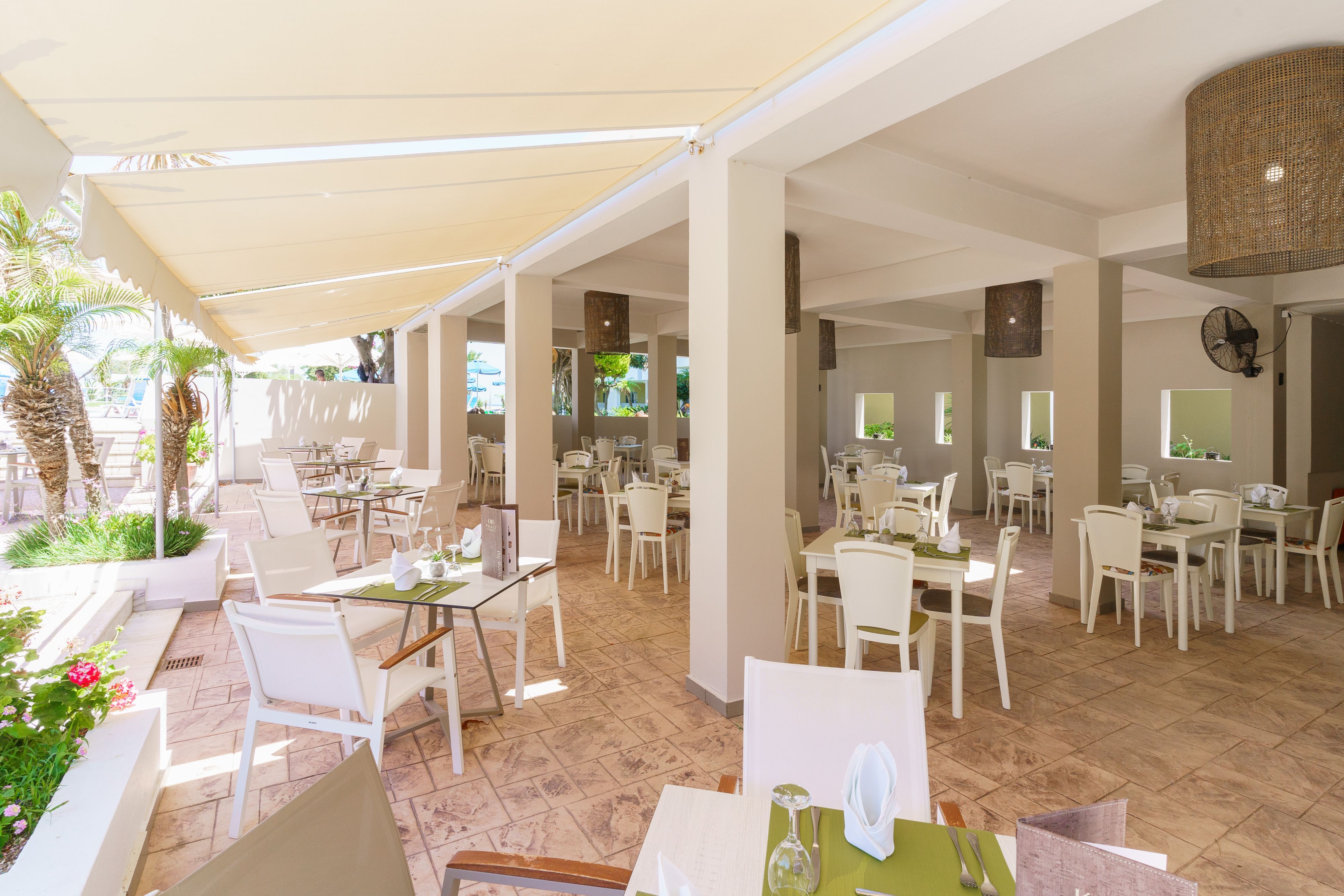 MAIN RESTAURANT 