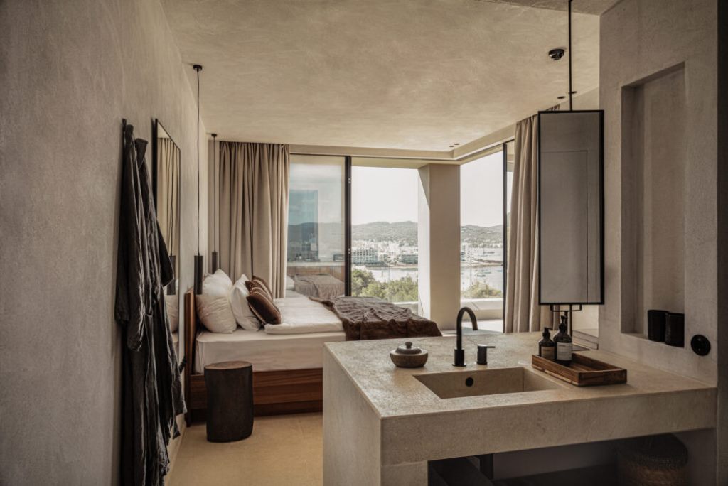 ROOFTOP ROOM