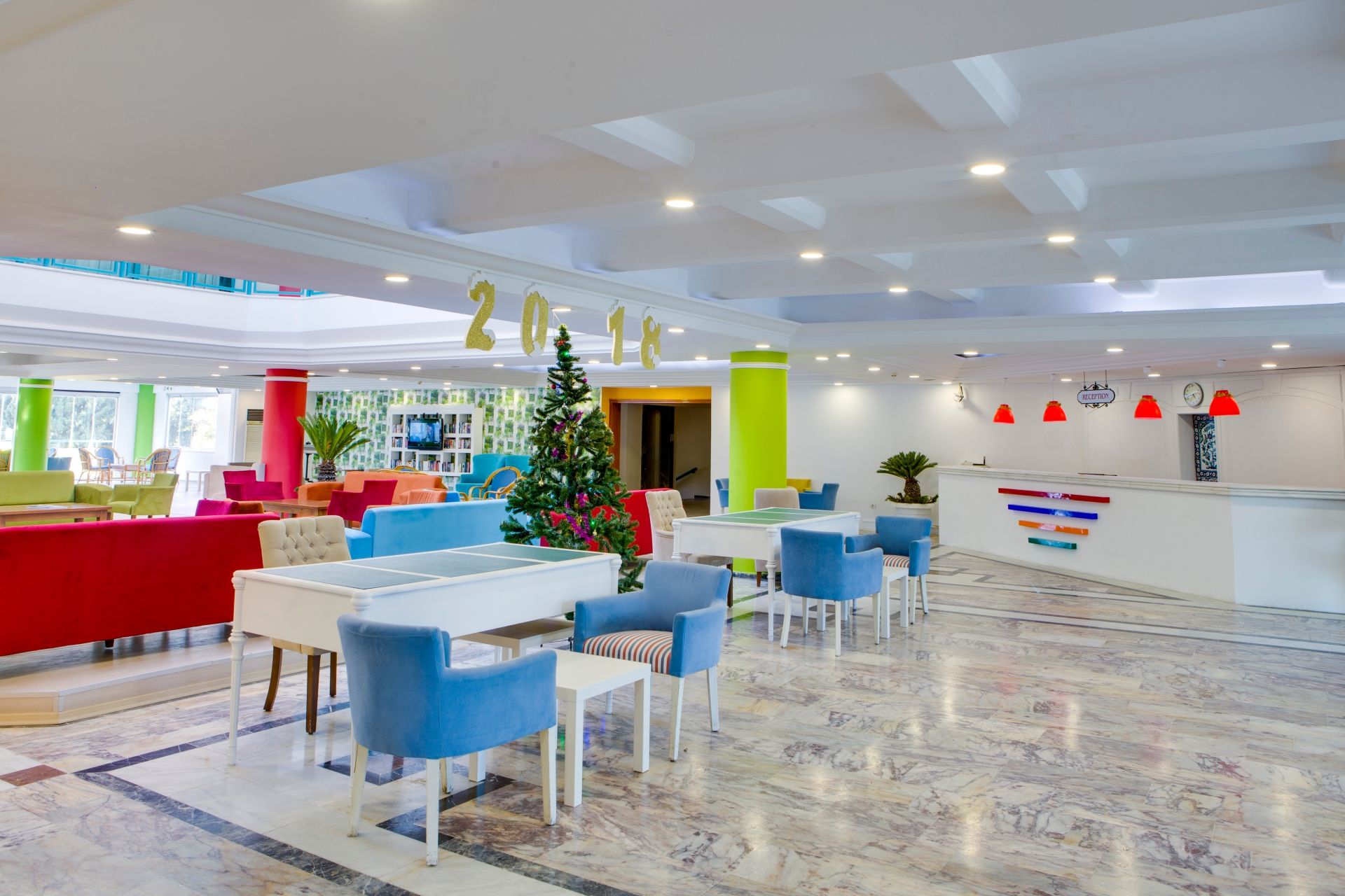 LOBBY BAR