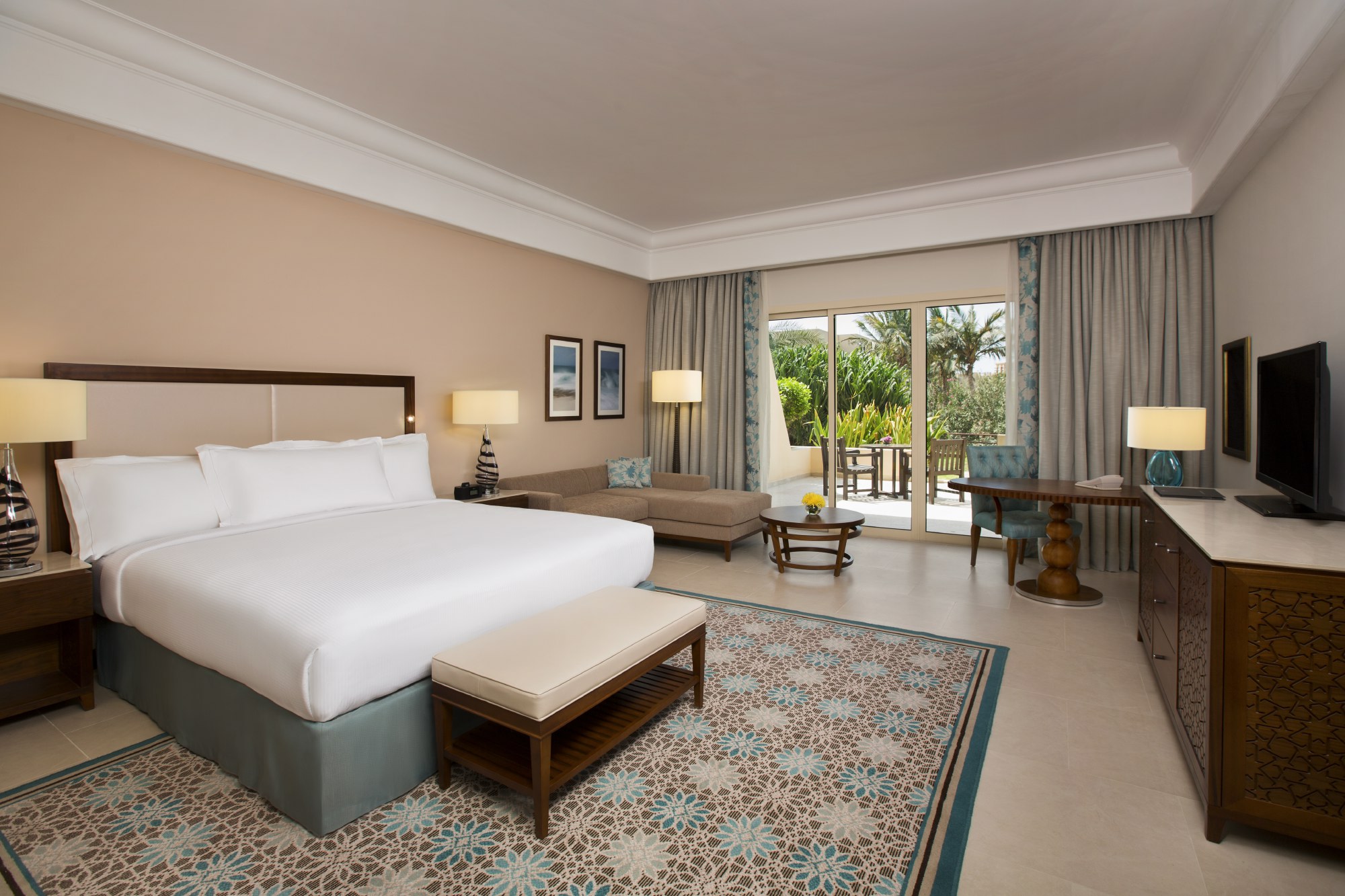 DELUXE ROOM GARDEN VIEW 