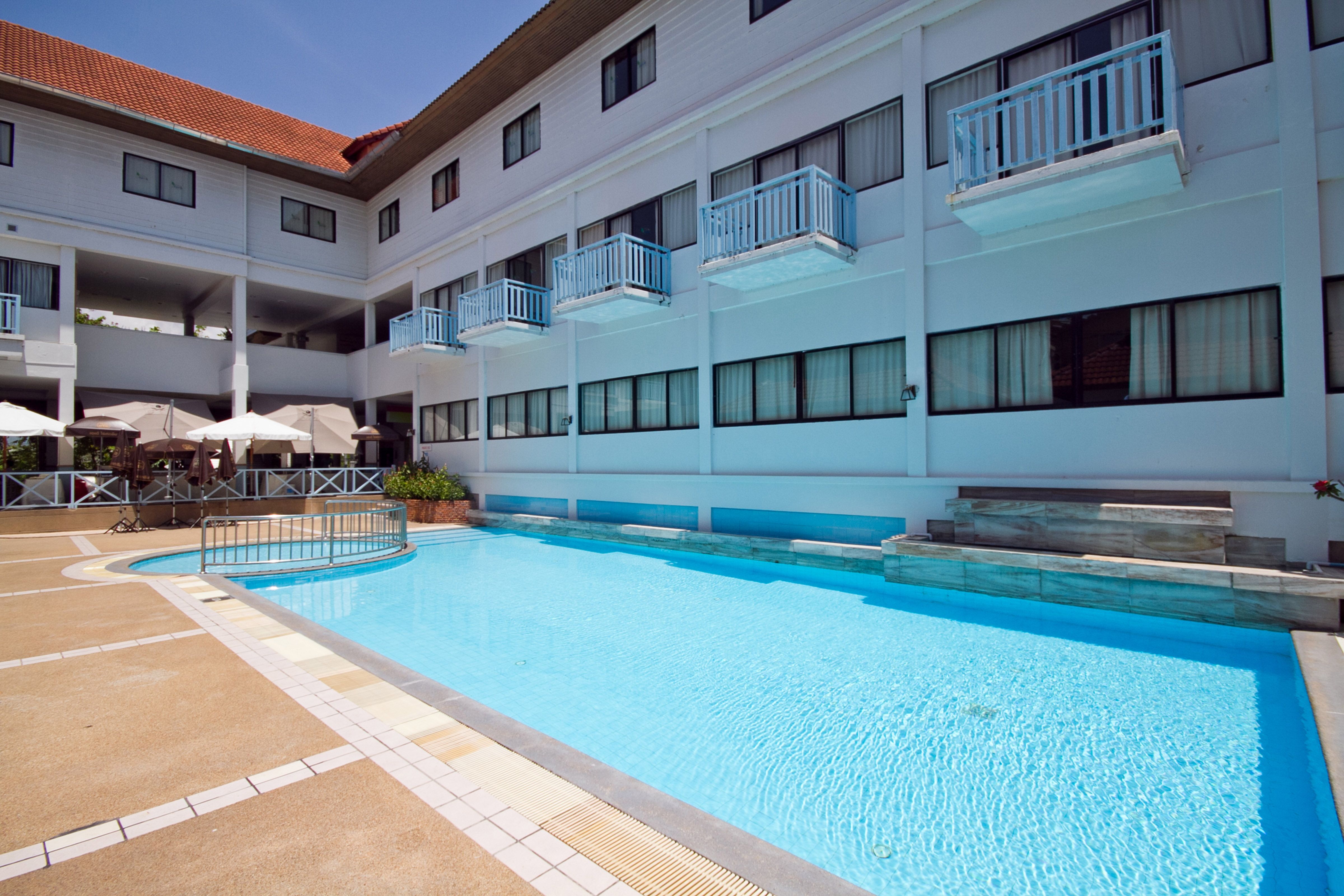 Balcony Pool Superior