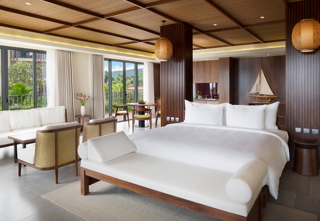 MOONRISE SUITE WITH BALCONY