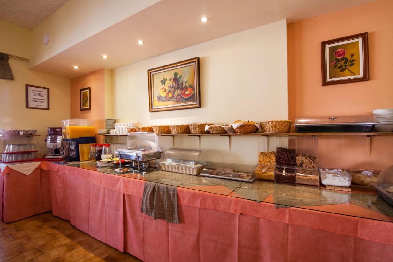 MAIN RESTAURANT