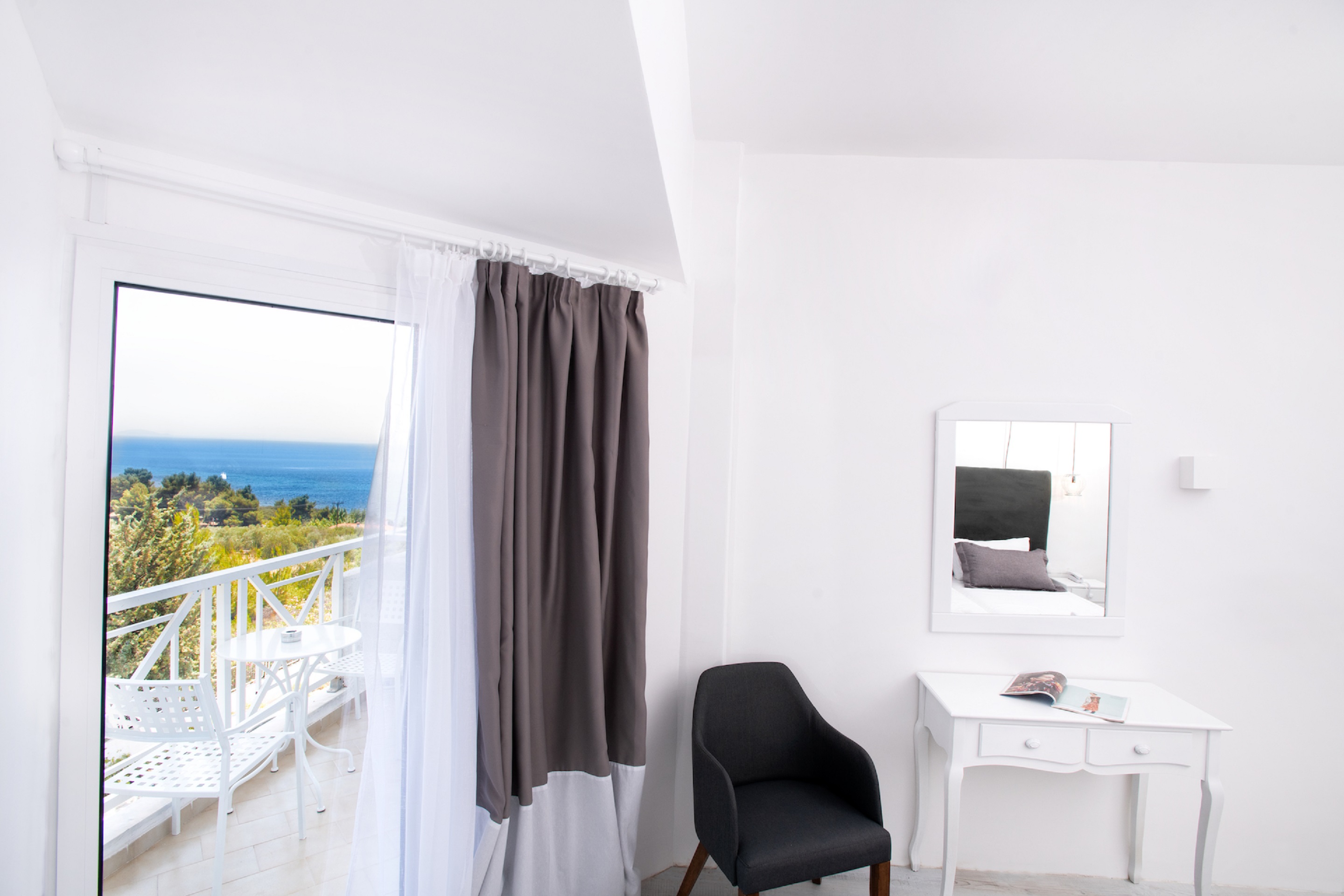 Superior Suite Side Sea View 