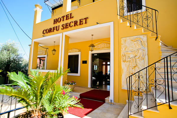 Corfu, Hotel Secret Corfu, intrare.jpg