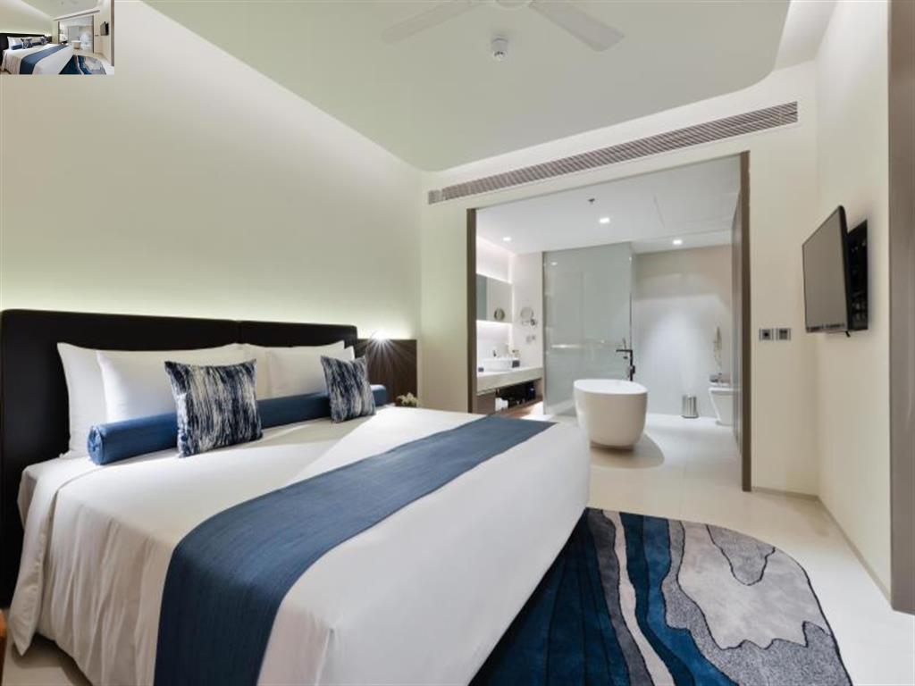 2 Bedroom Grand Pool Suite