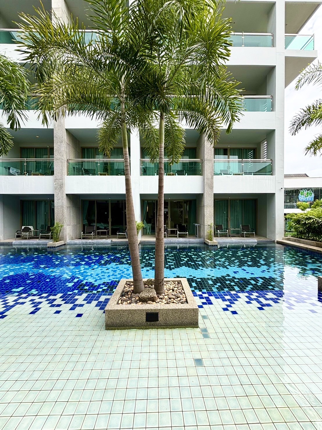 Deluxe Urban Pool Access