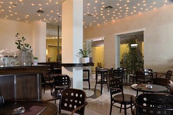 RESTAURANT 444282_17_b.jpg