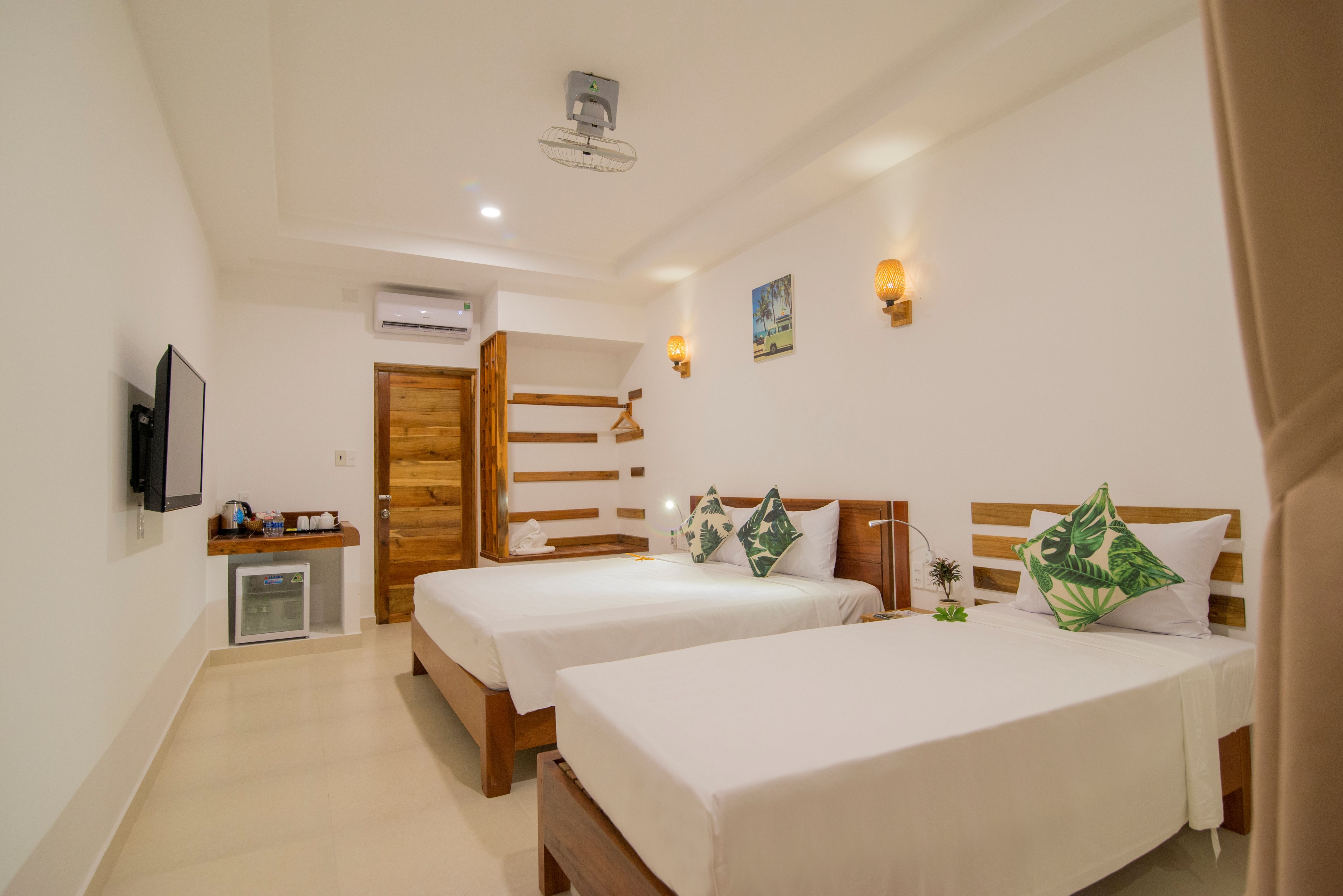 TRIPLE ROOM WITH BALCONY (NO EXTRA BED)