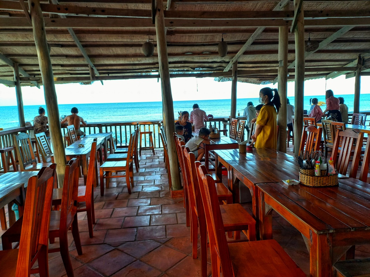 Freebeach Local Restaurant