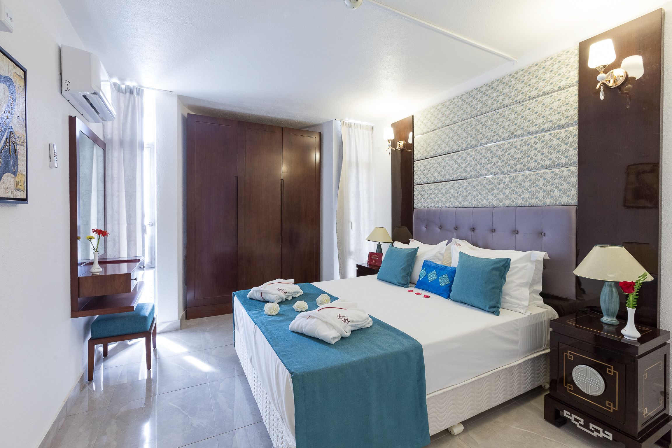 DELUXE ONE BEDROOM APARTMENT SEA OR POOL VIEW