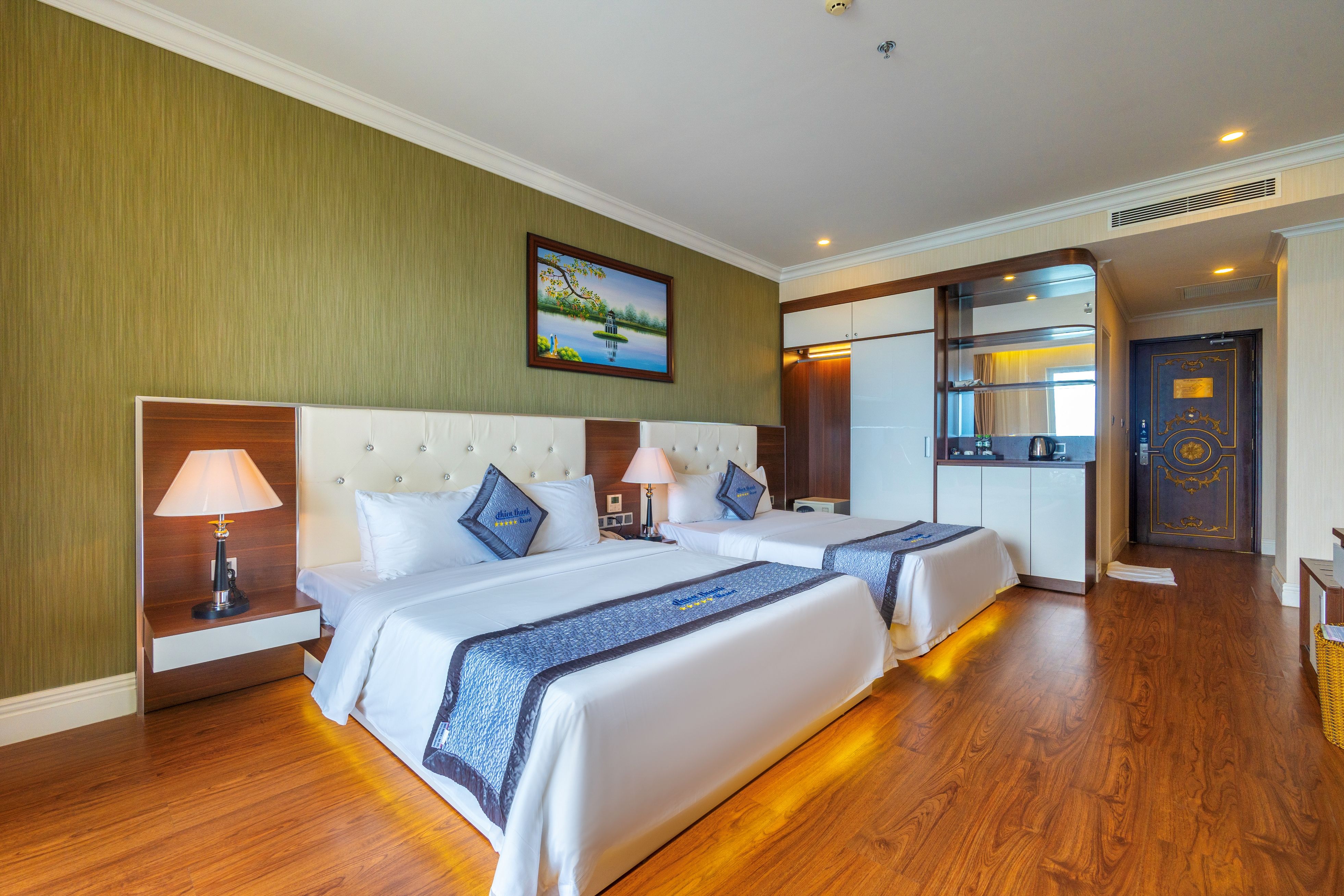 DELUXE SEA VIEW WITH BALCONY (MAIN BUILDING) (CHILD WITHOUT EXTRA BED)