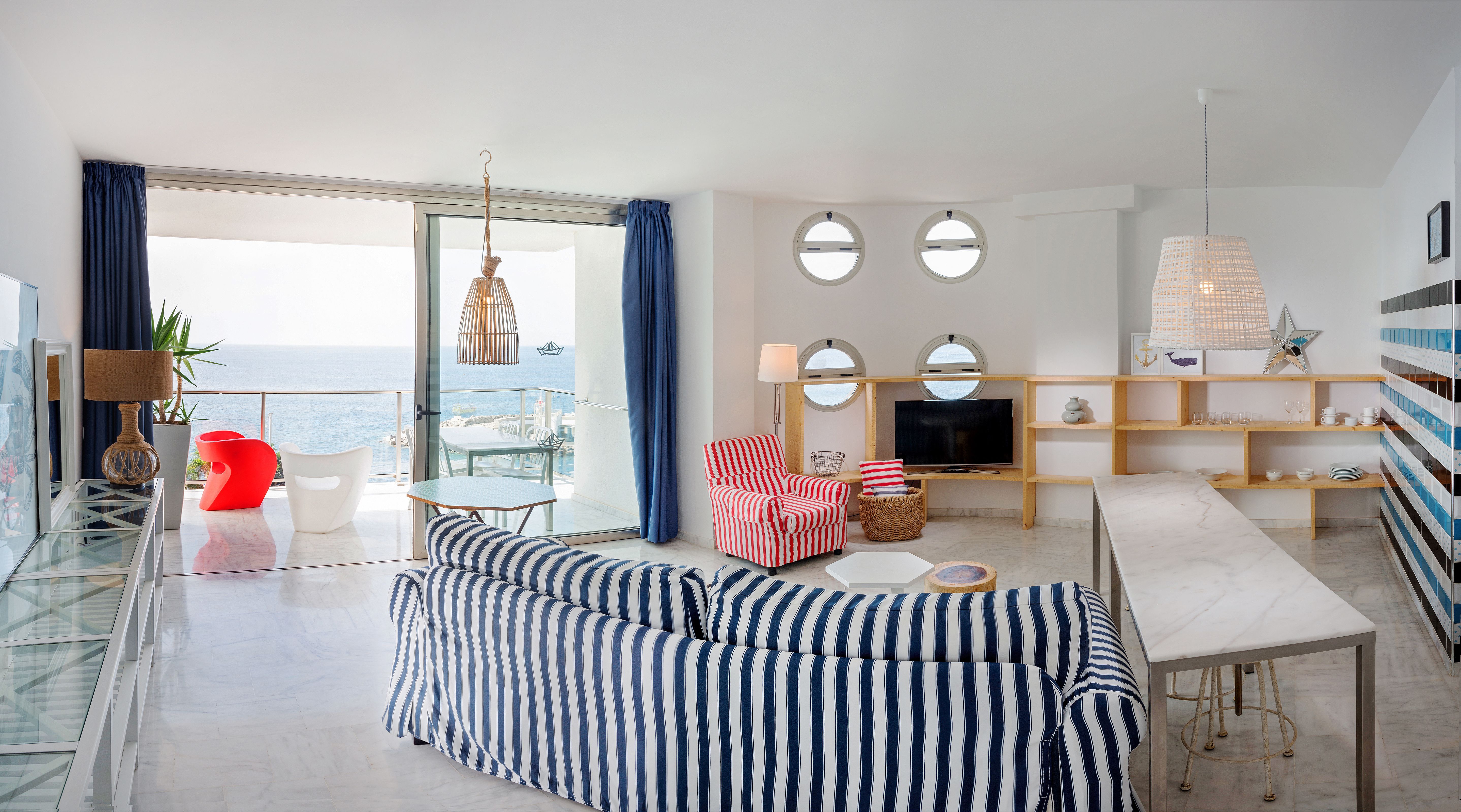 SELECT SUITE WITH BALCONY 6TH OR 7TH FLOORS