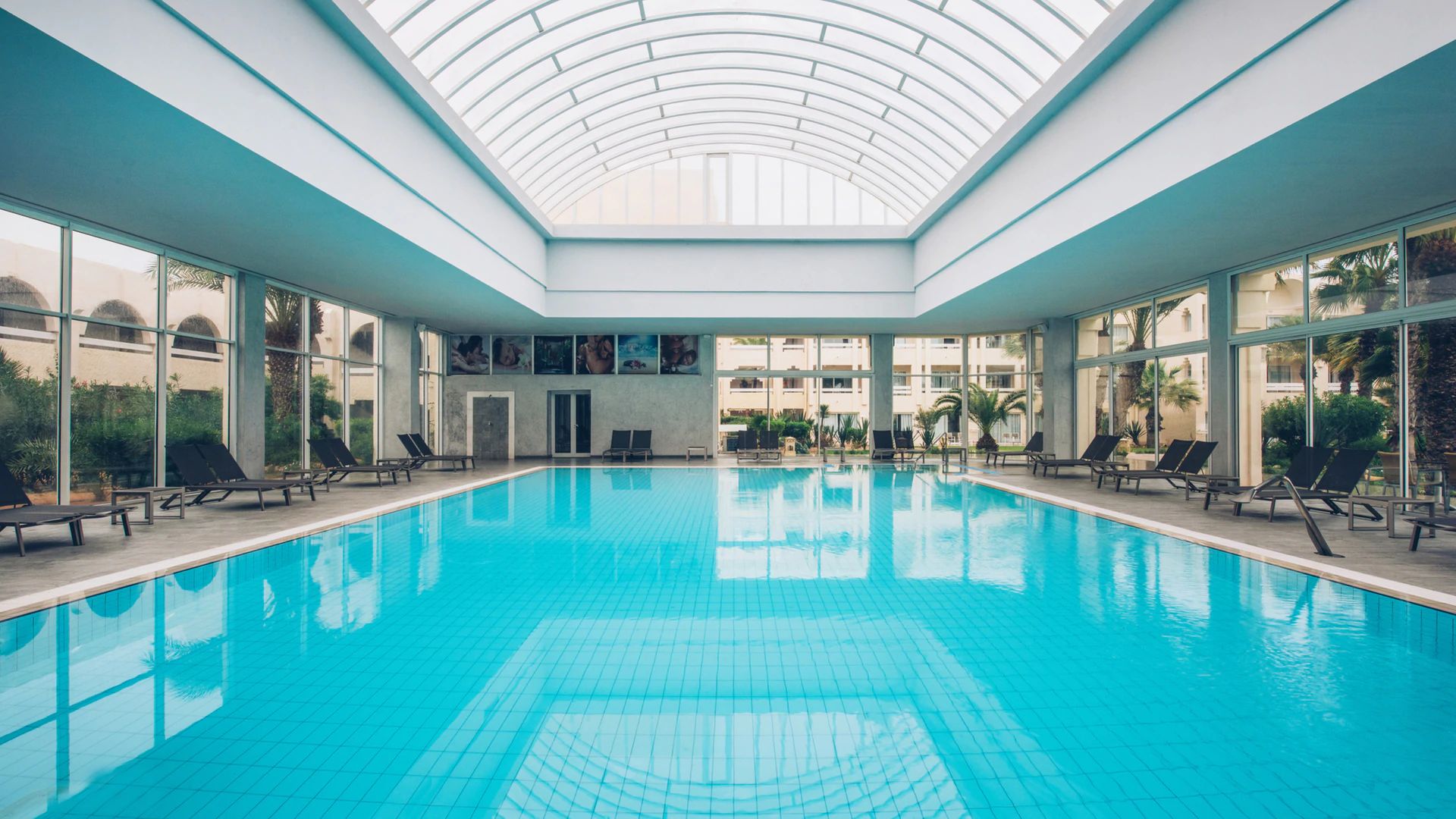 Piscină interioară