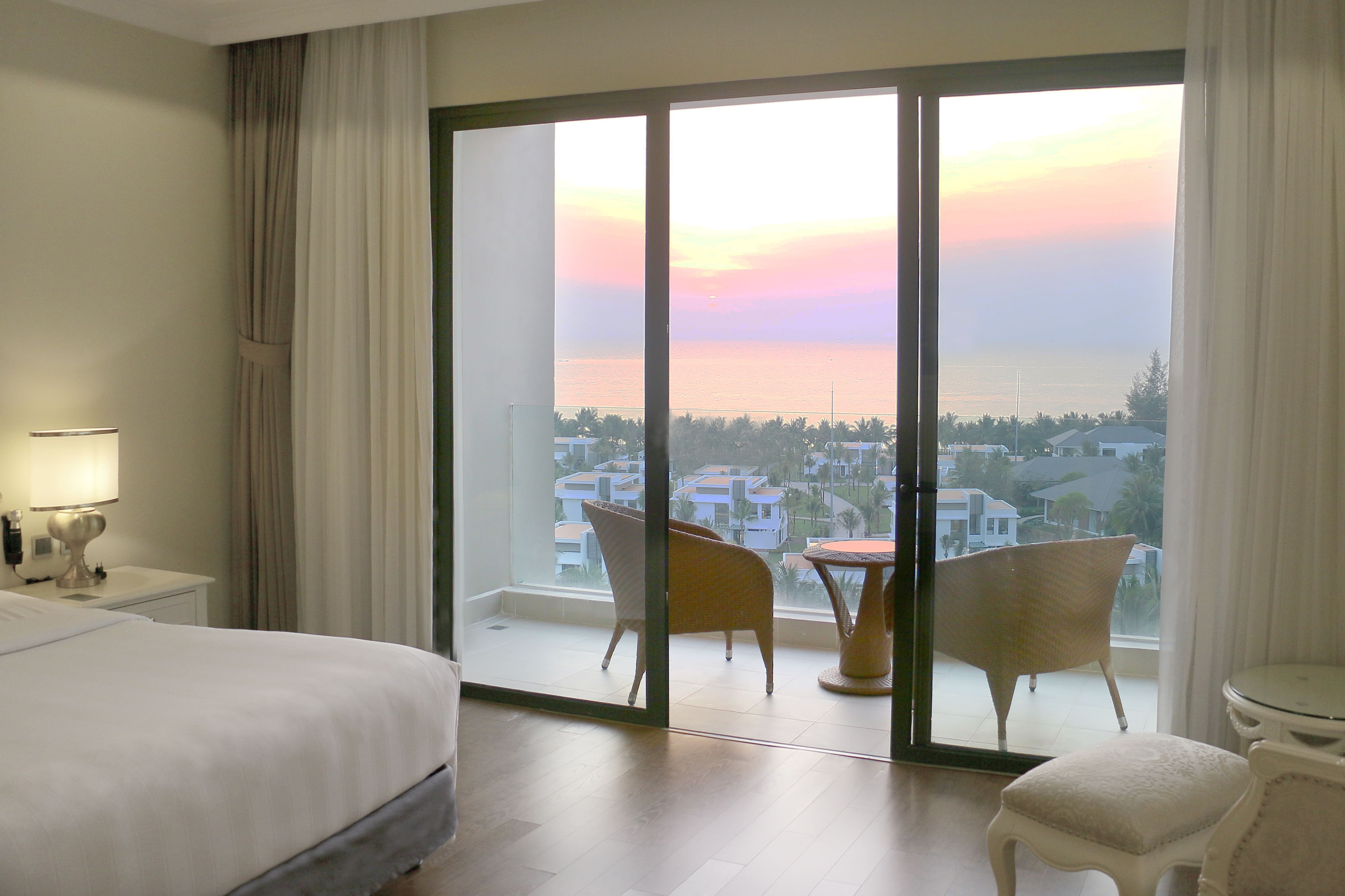 DELUXE OCEAN VIEW WITH BALCONY 