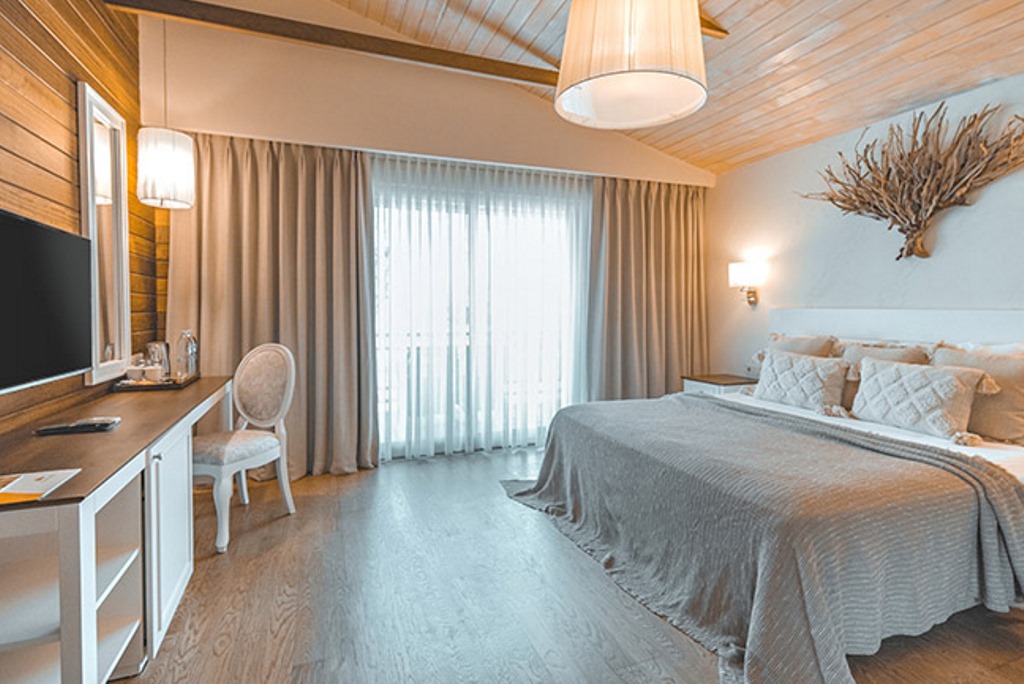 TANGERINE ROOM 