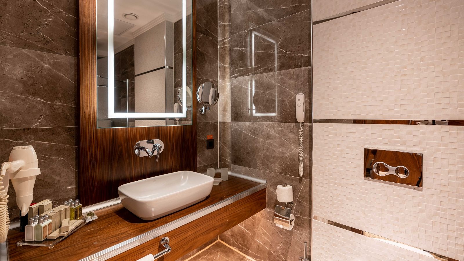 SUPERIOR DELUXE ROOM
