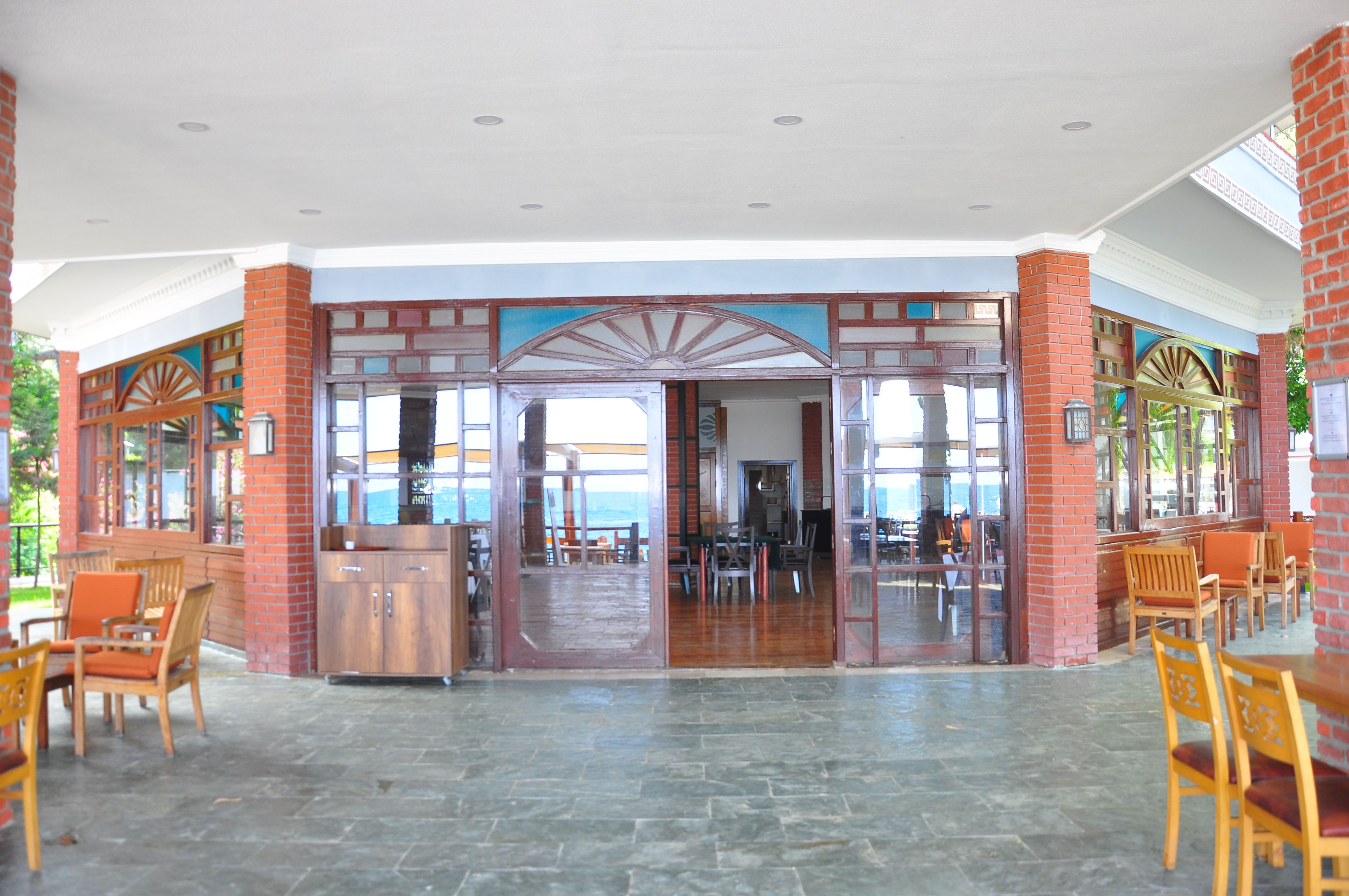 MAIN RESTAURANT