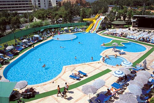 Hotel Sherwood Greenwood Resort piscina.jpg