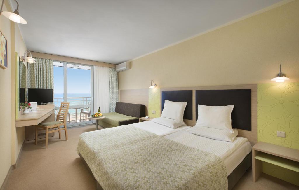 STANDARD ROOM (SEAVIEW, BALCONY OR TERRACE)