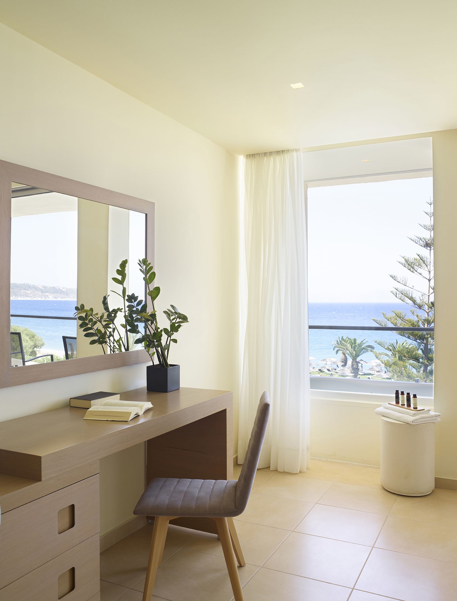 Deluxe room with spa bath sea view