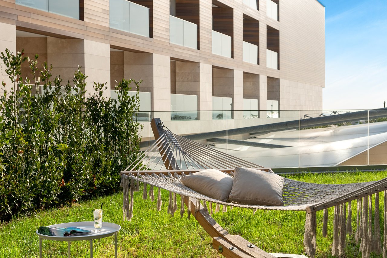 DIPLOMAT SUITE (CLUB LOUNCH)