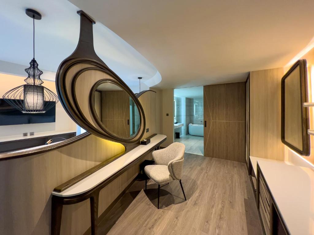 Amethyst Junior Executive Room