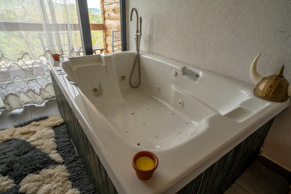 Cameră King cu jacuzzi (Ragnar)