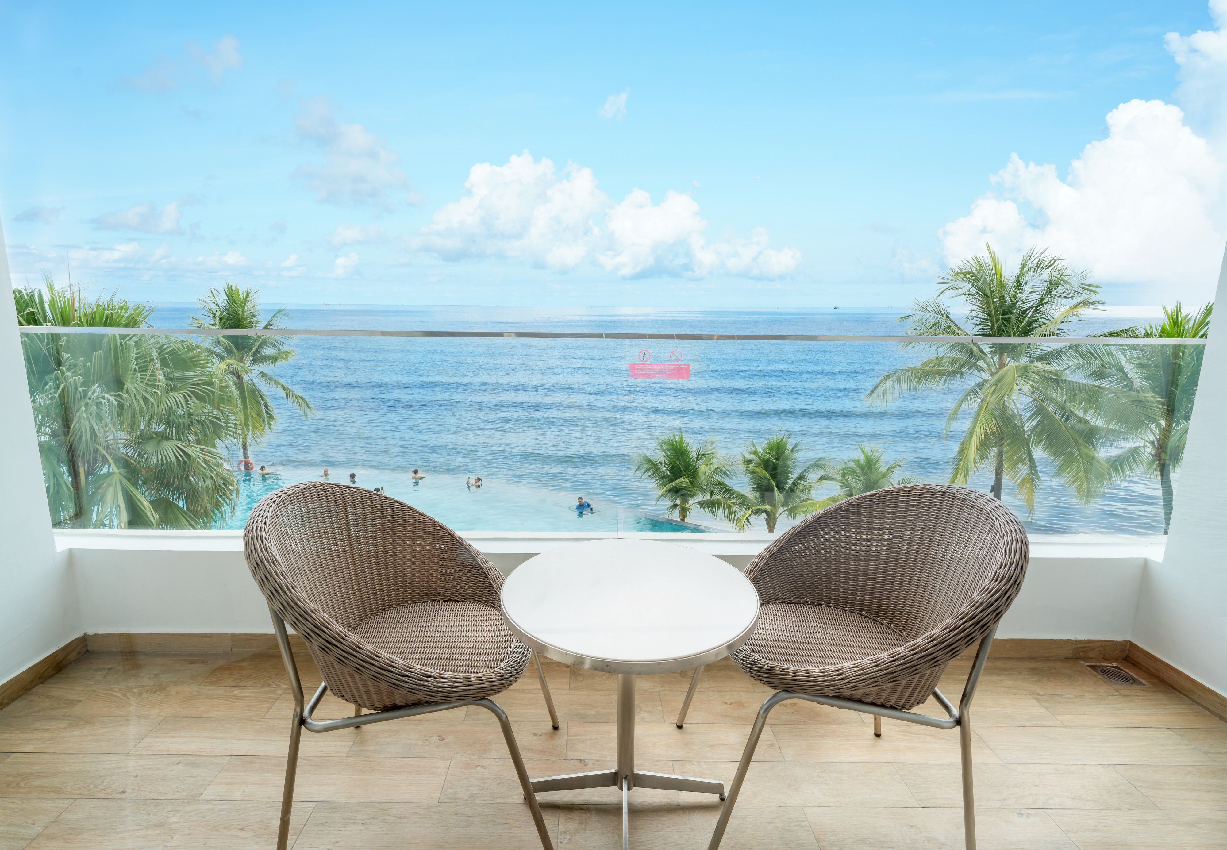 CLASSIC OCEAN VIEW ROOM BALCONY 