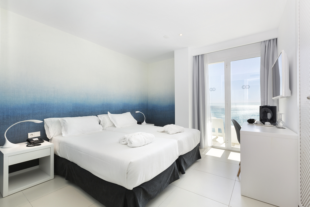 DOUBLE PREMIUM SEA FRONT BALCONY