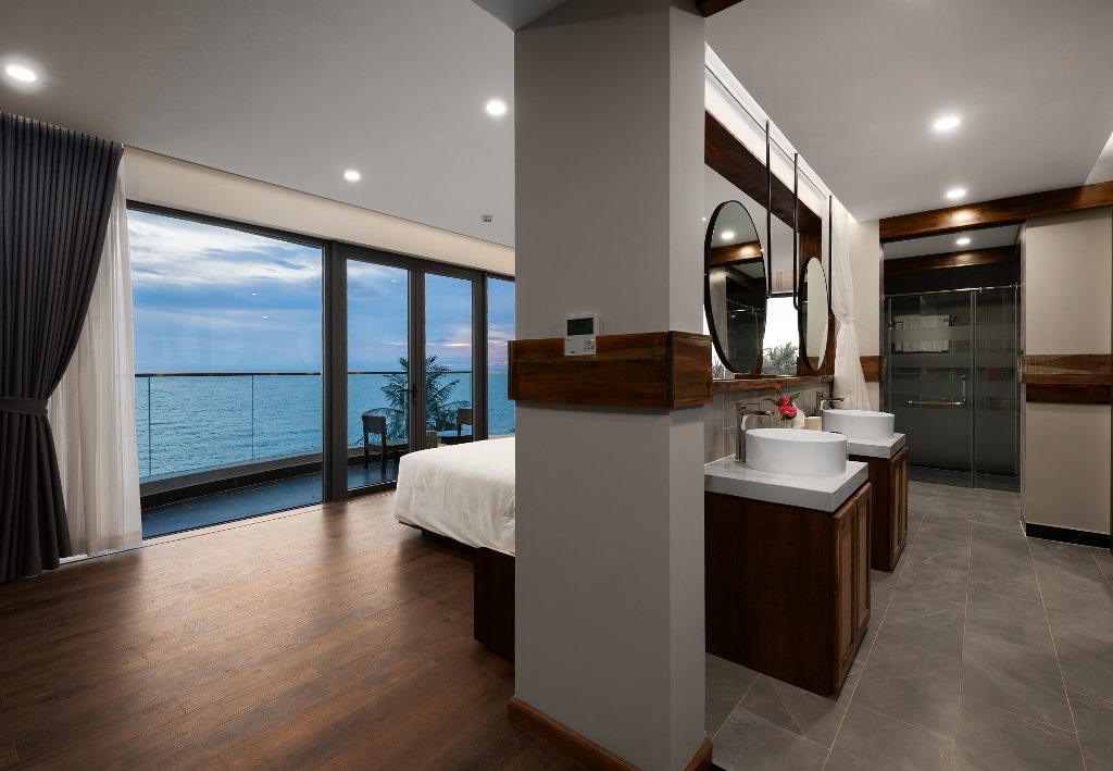 GRAND SUITE SUNSET OCEAN PANORAMA
