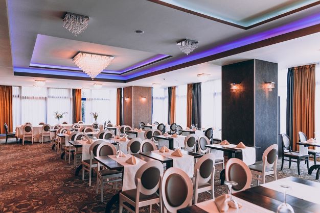 restaurant1.jpg