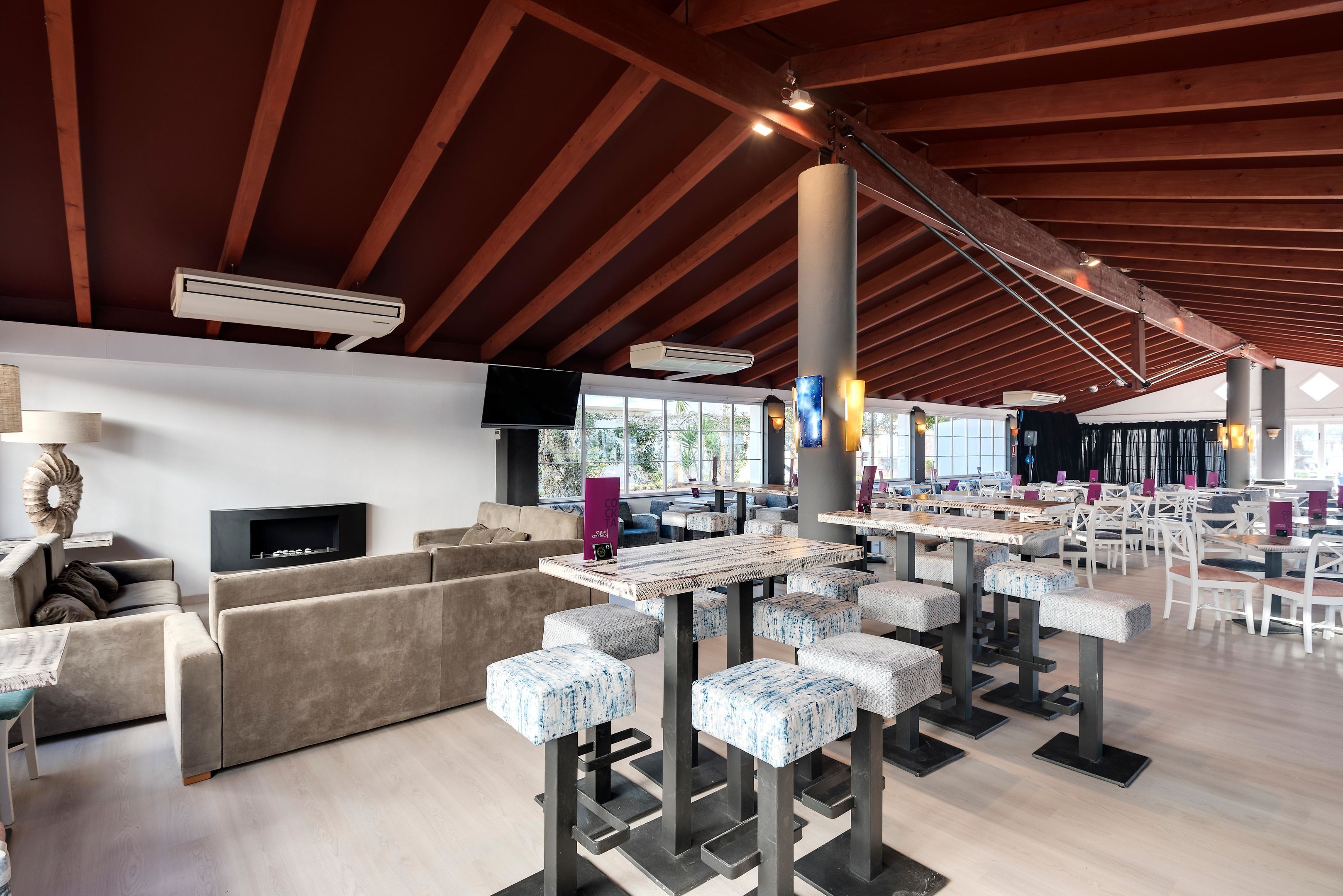 POOL BAR
