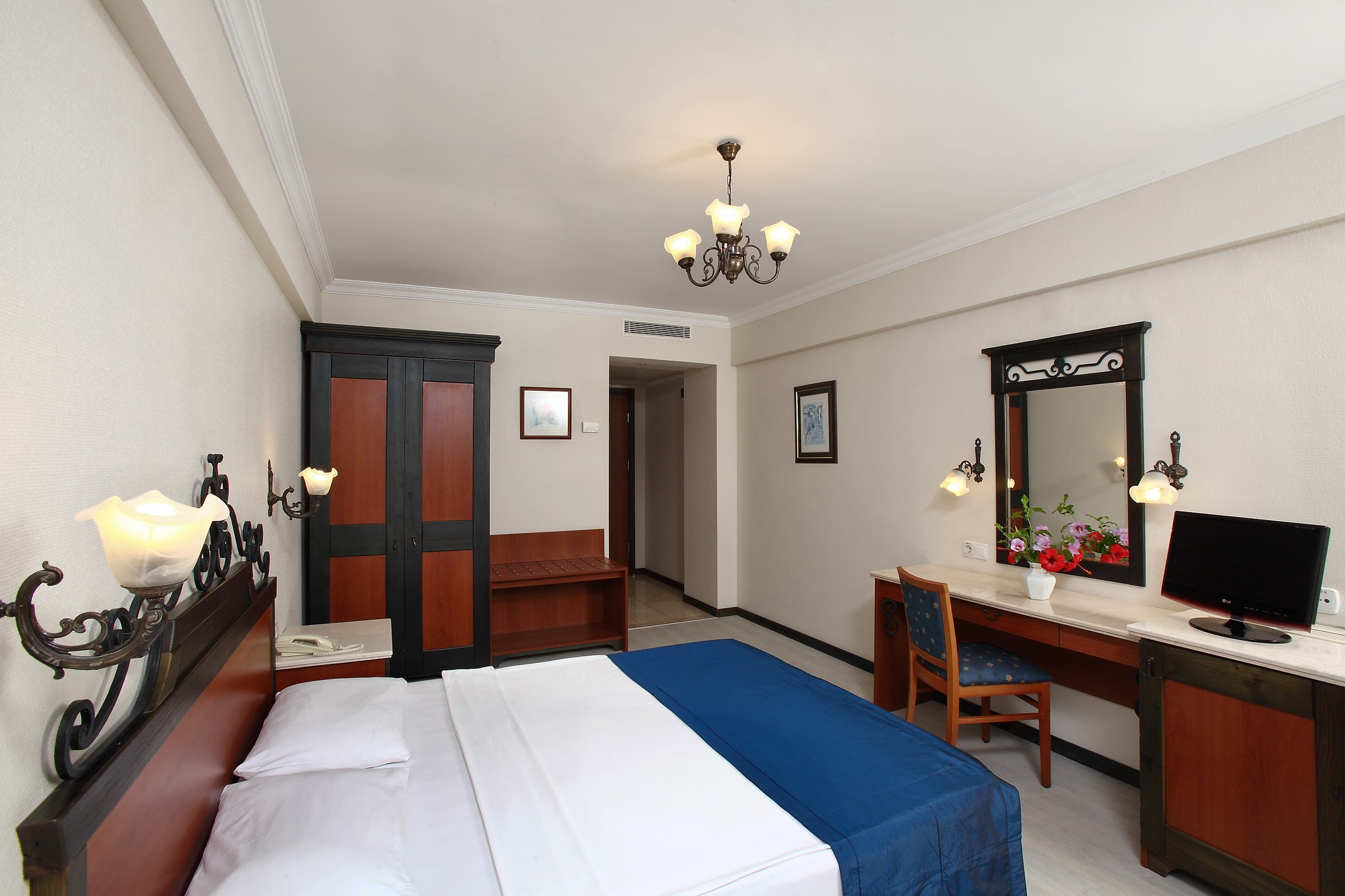 STANDARD ROOM LAND SIDE