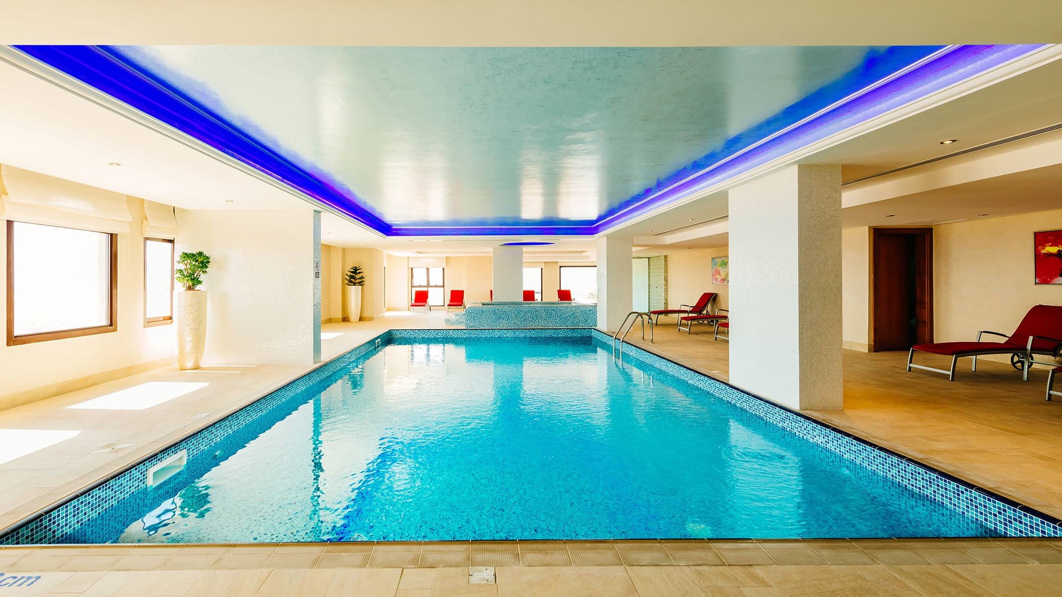 Piscină interioară