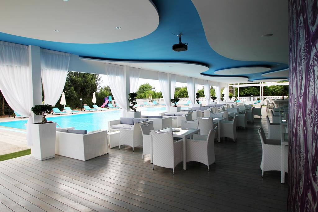 Pool Bar