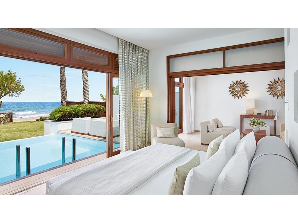 Grand Royal Residence Sea Front With 2 Private Heated Pools And Extensive Garden