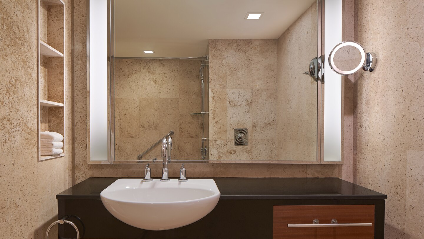 Deluxe Riverview Room