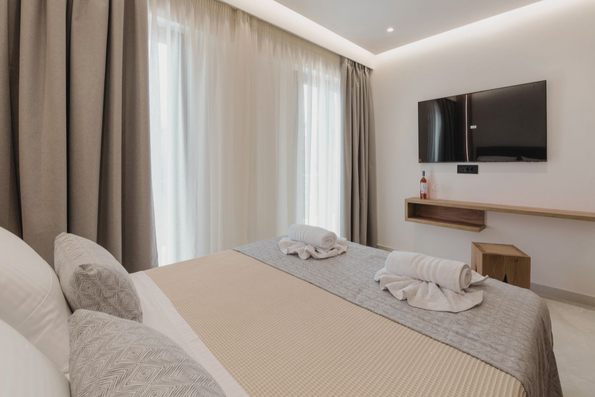 DOUBLE ROOM STANDARD WITH BALCONY OR WINDOW