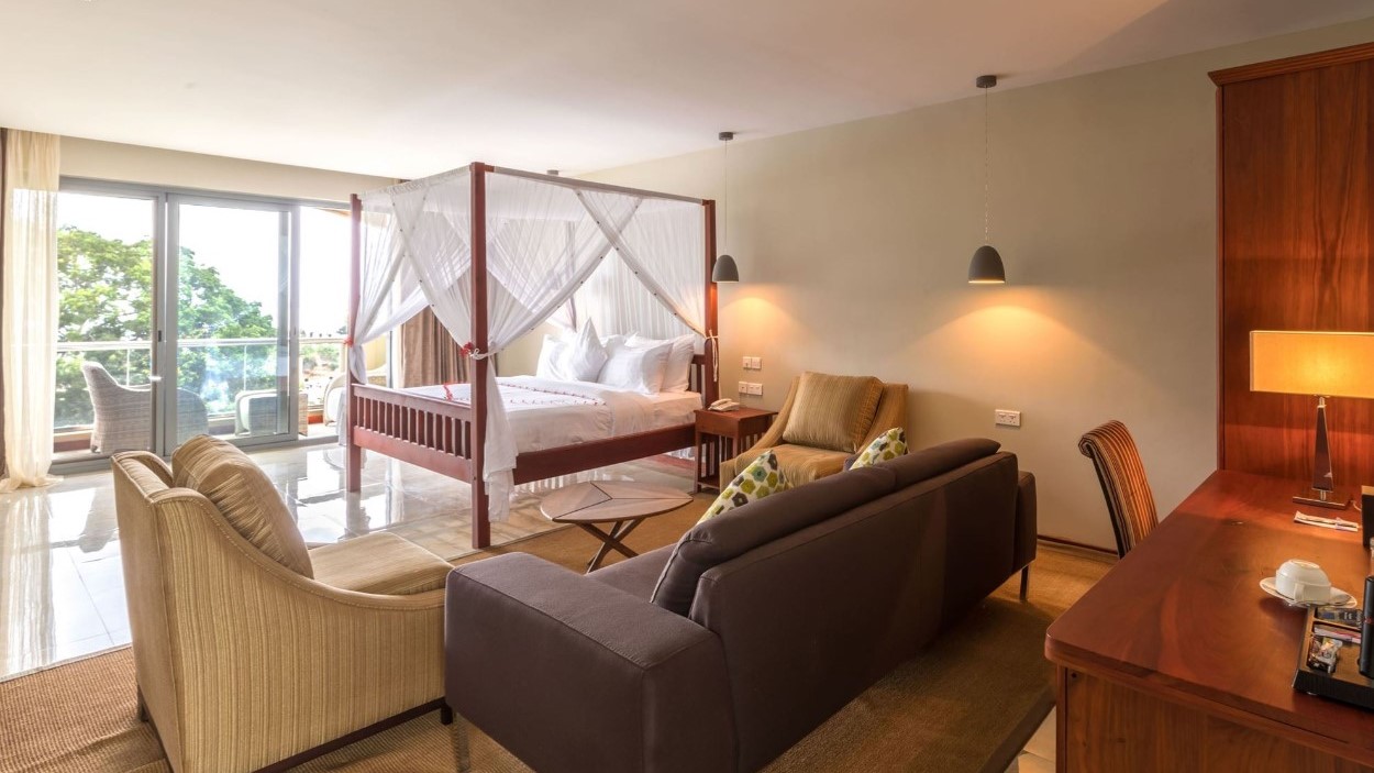 DELUXE ROOM