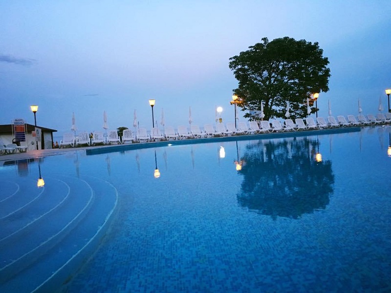 Hotel Elitsa Piscina.jpg