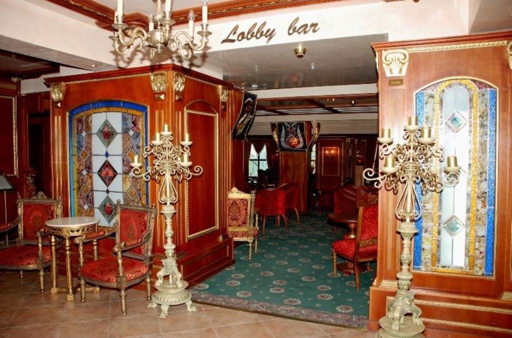 LOBBY BAR