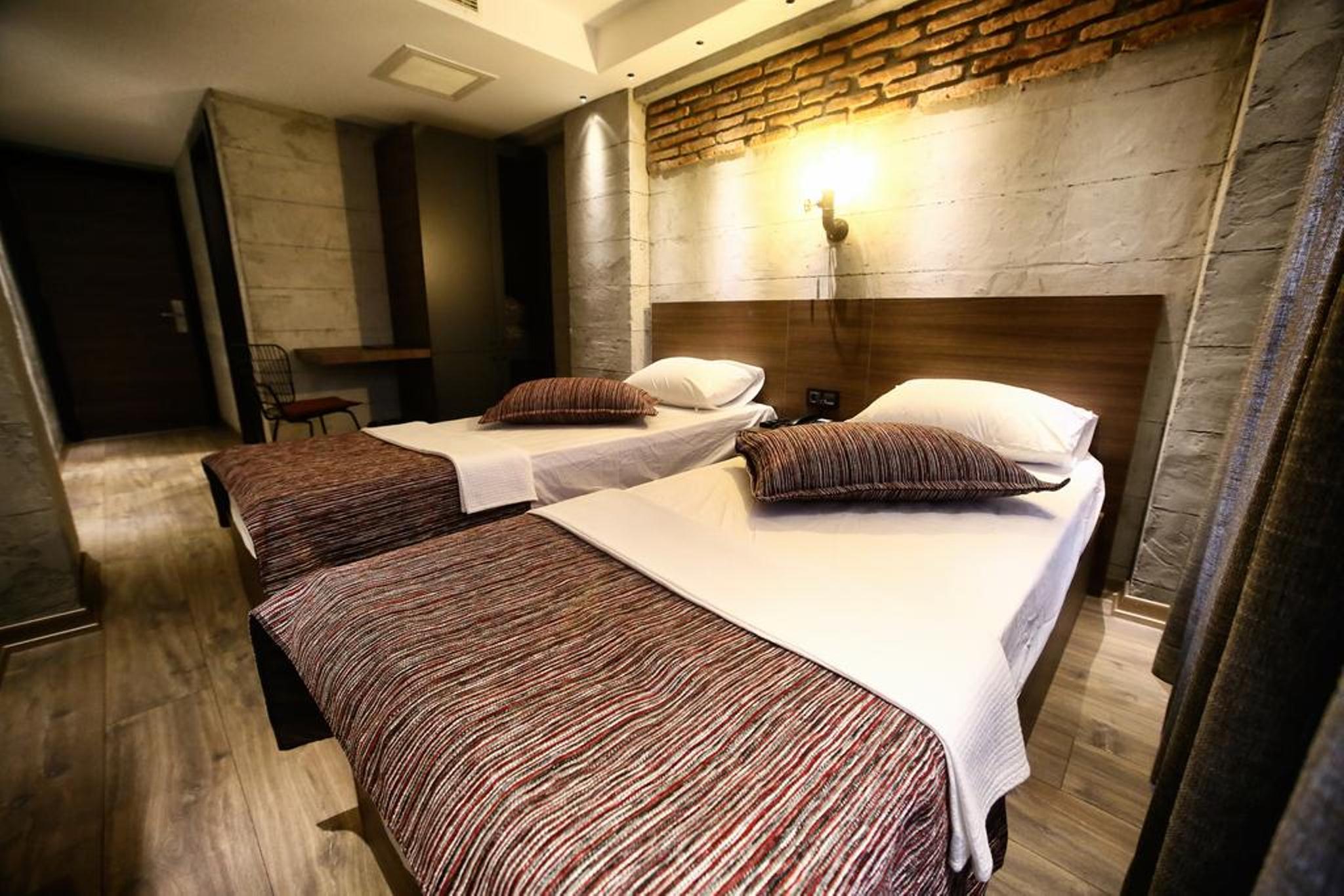 QUADRUPLE WITH DOUBLE BED