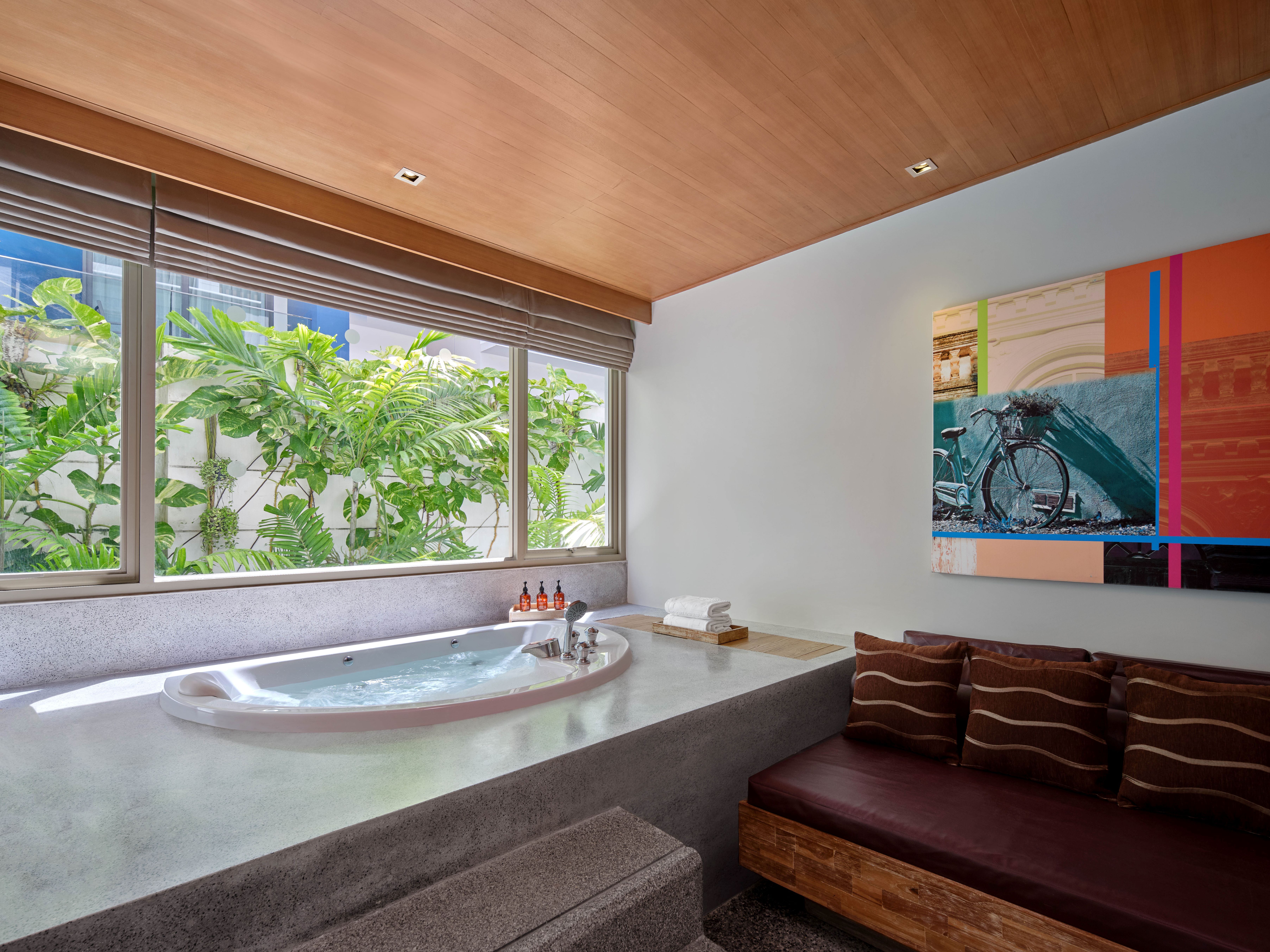 Deluxe Jacuzzi