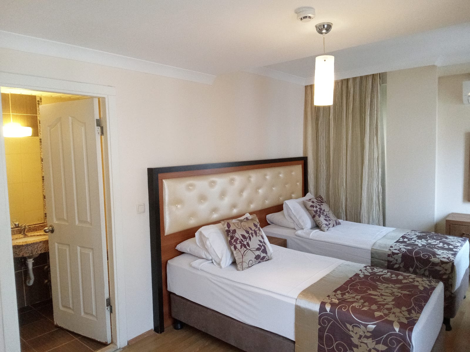 CORAL ROOM
