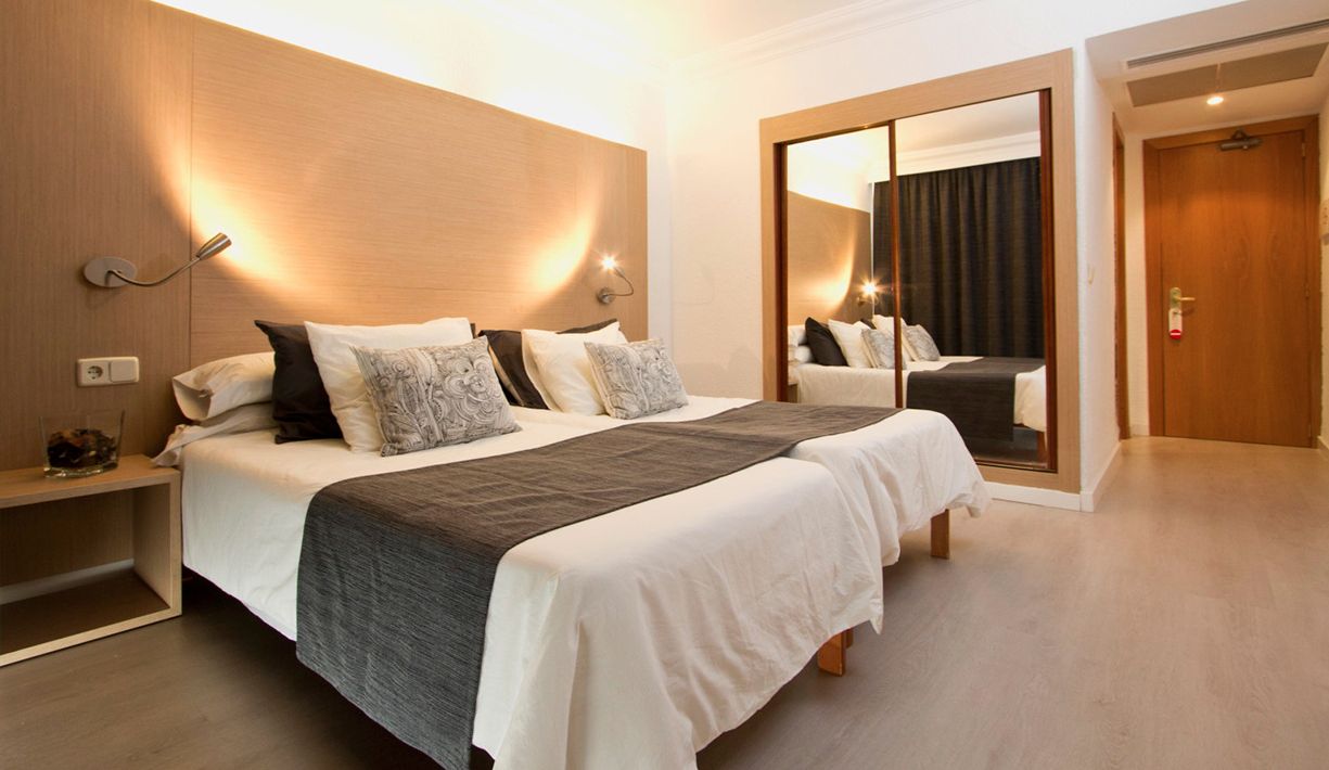 DOBLE STANDARD ROOM BALCONY OR TERRACE