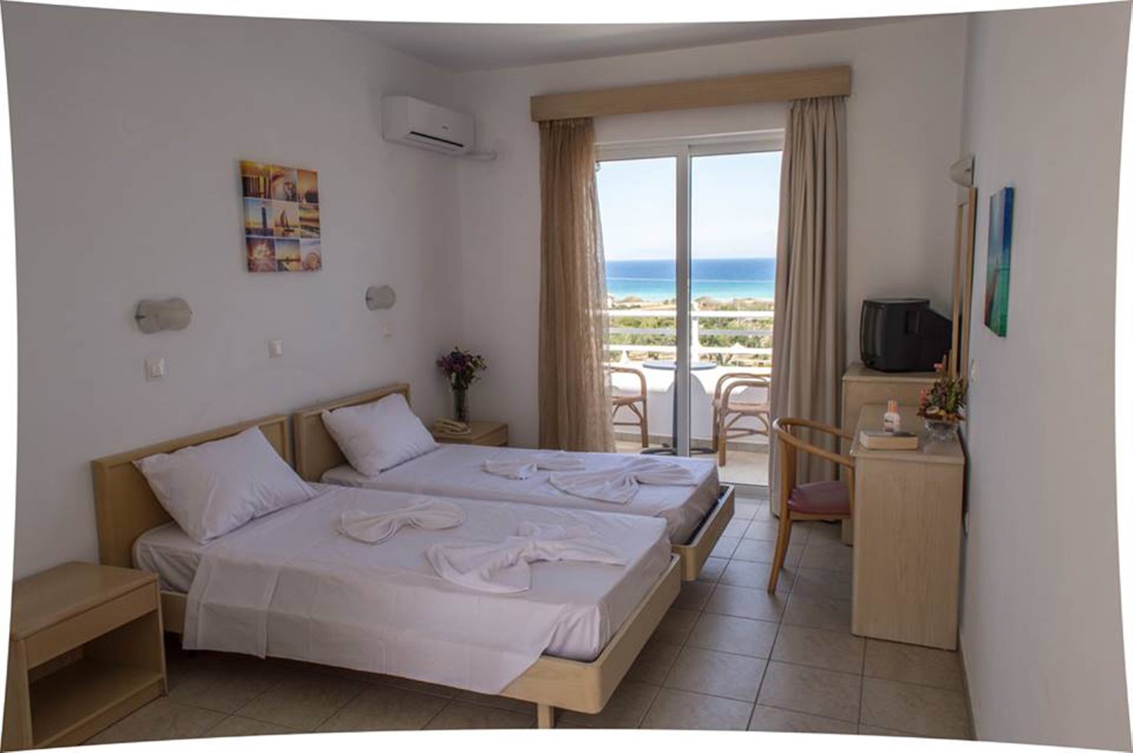 DOUBLE ROOM