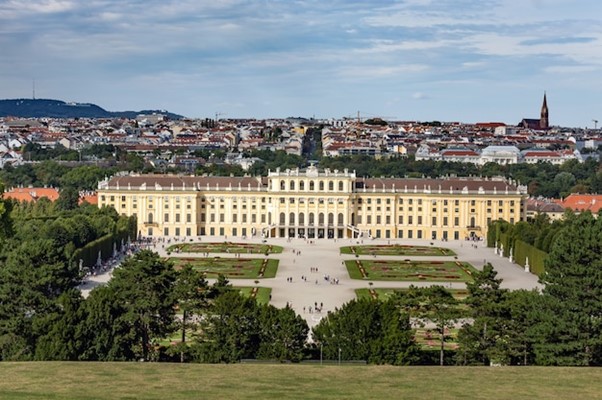 schoenbrunn palace.jpg
