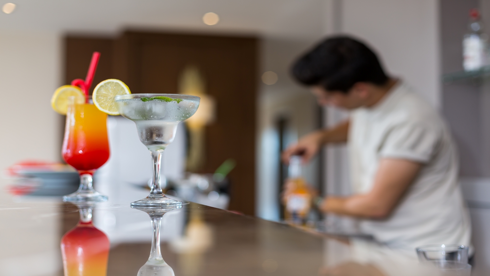 LOBBY BAR