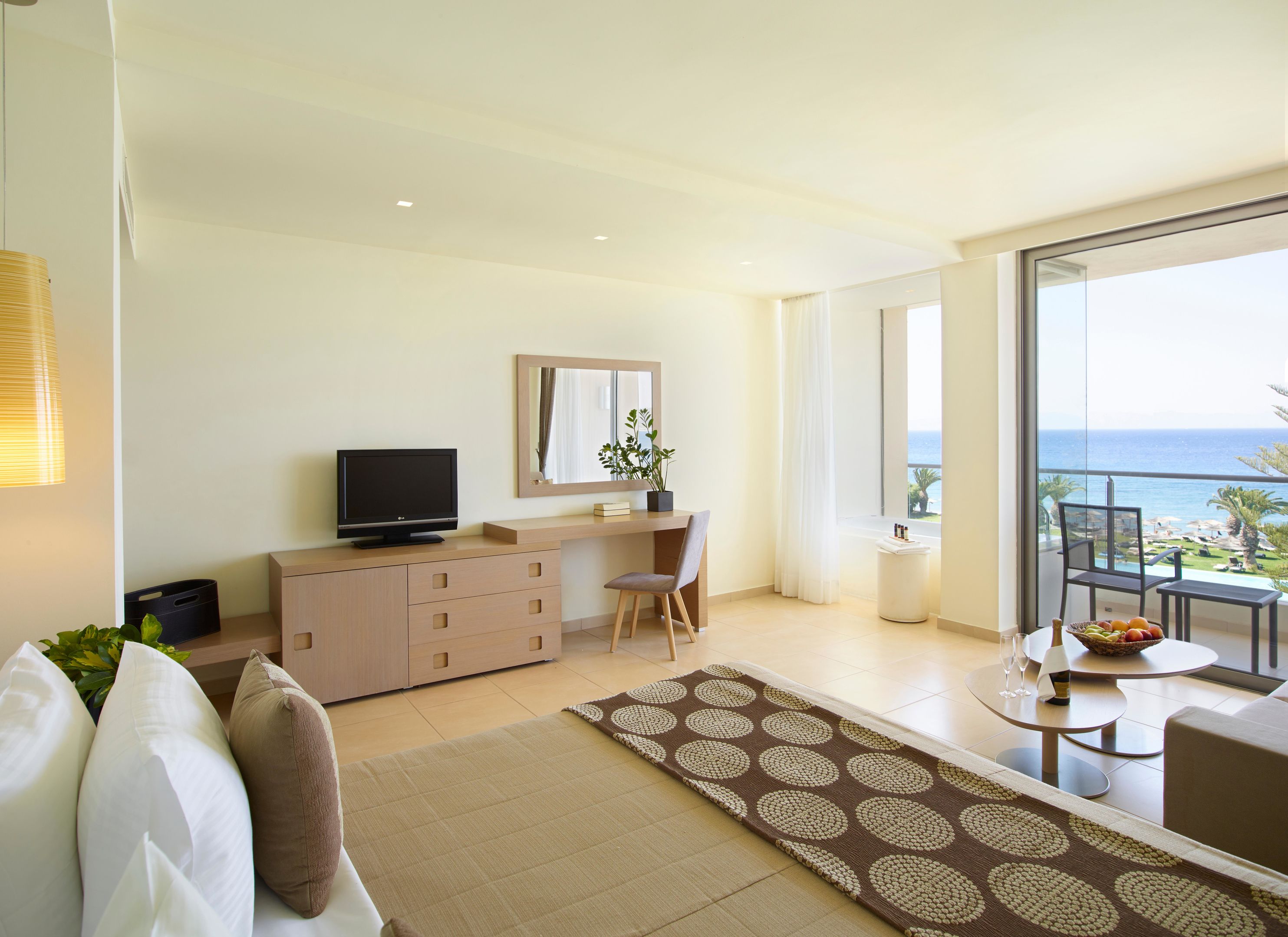 Deluxe room with spa bath sea view